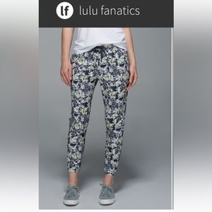 lululemon women’s yoga pants size 6